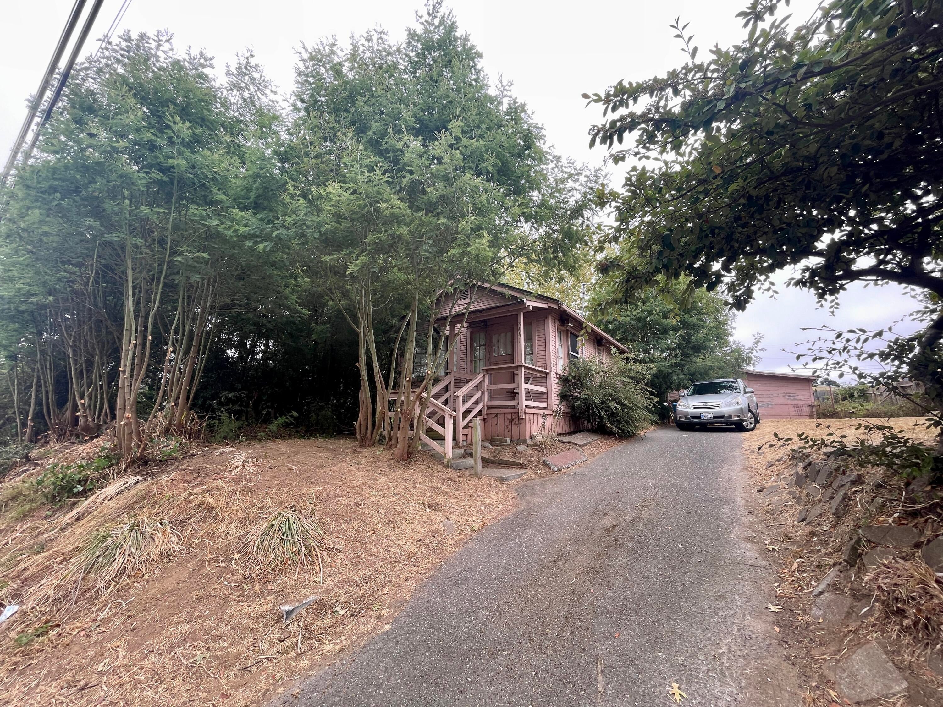 3441 Glen Street — photo