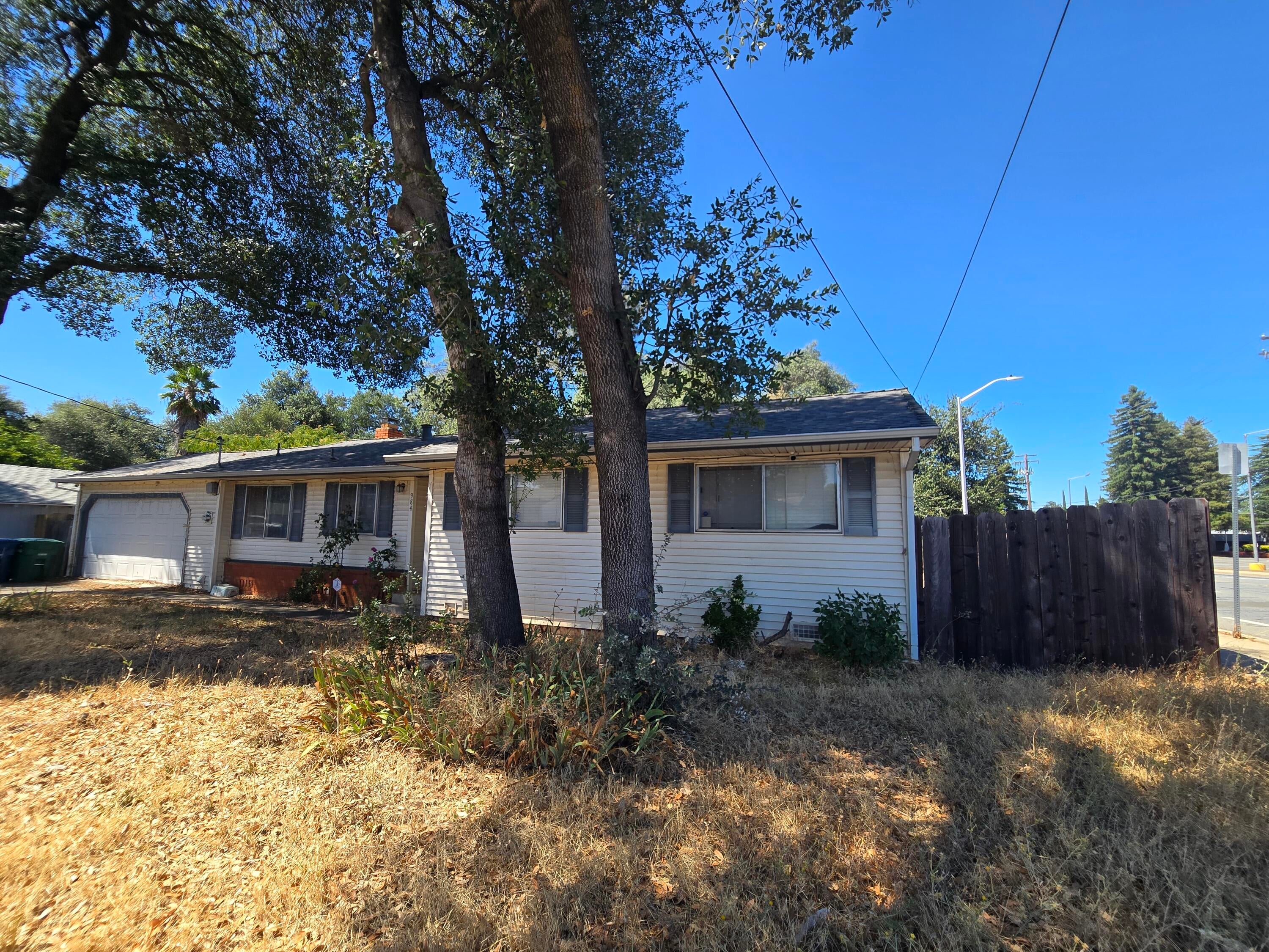 984 Camino Court — photo