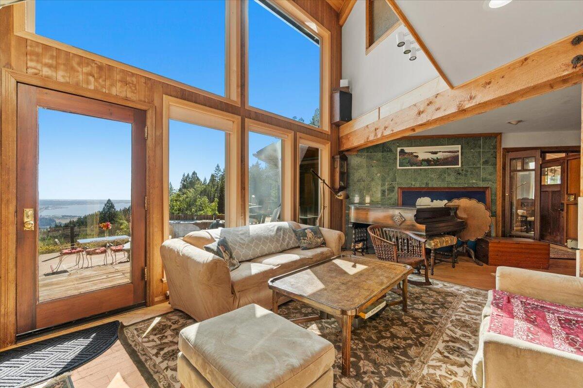 222 Simmons Lane — photo