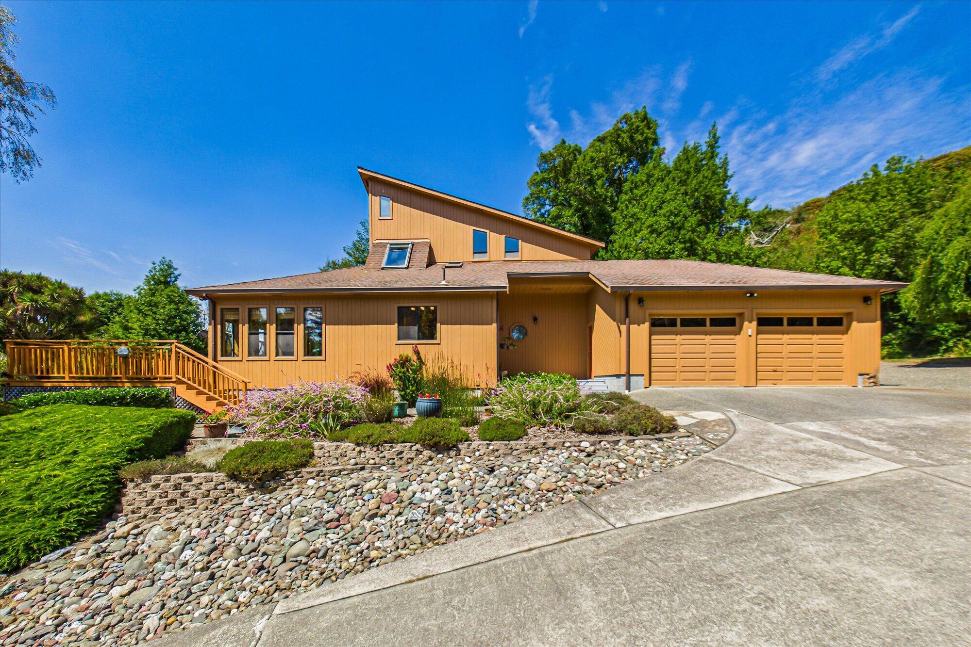 2385 Drake Hill Road — photo