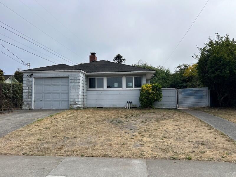 123 W Buhne Street — photo