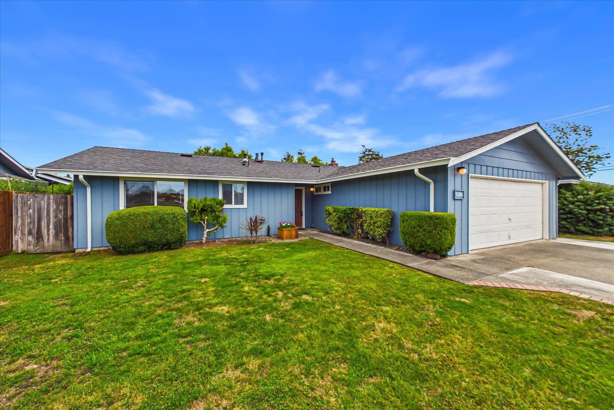 3216 Alliance Road — photo