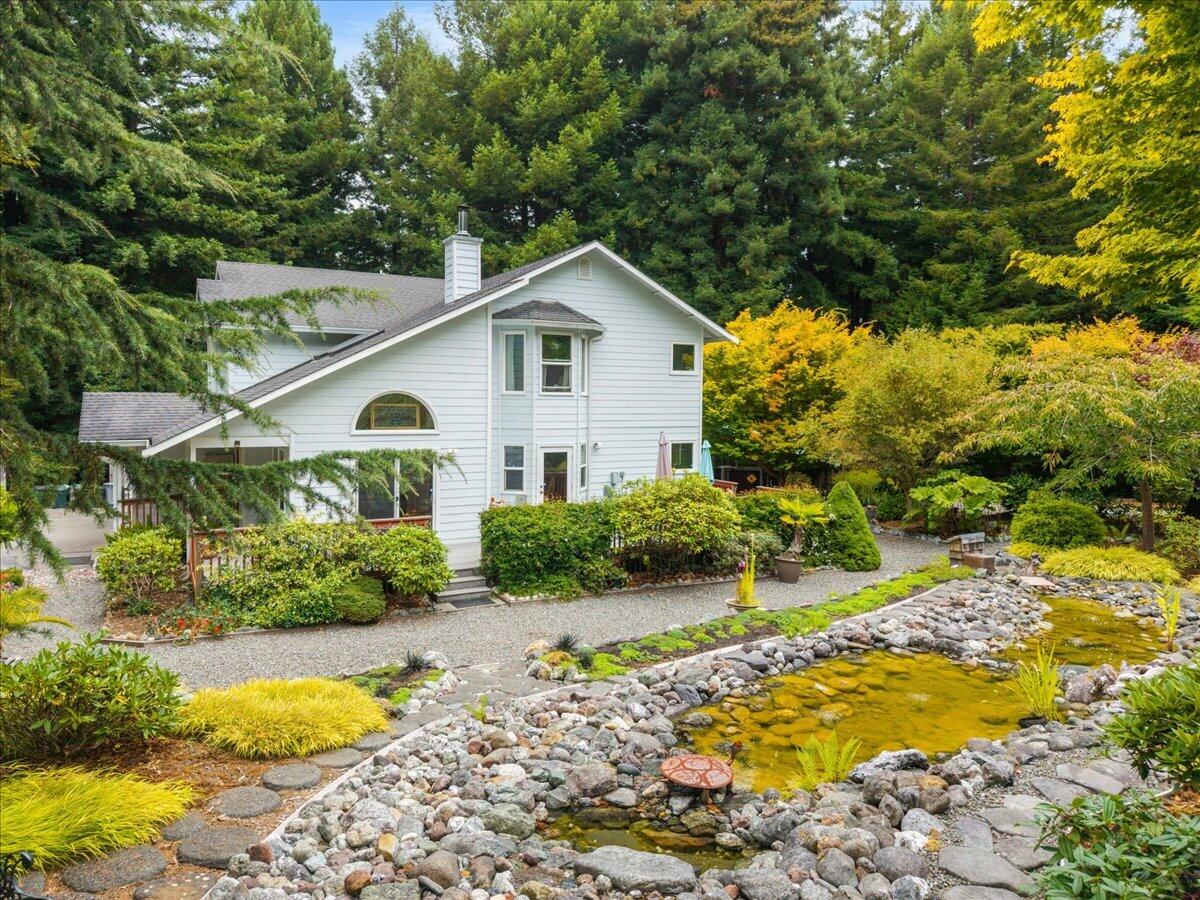 70 Gregory Lane — photo