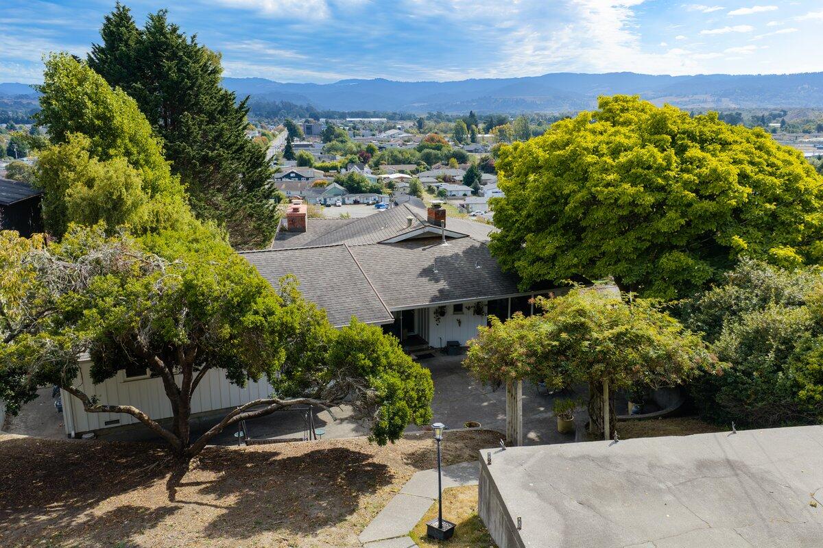 1877 Scenic Drive — photo