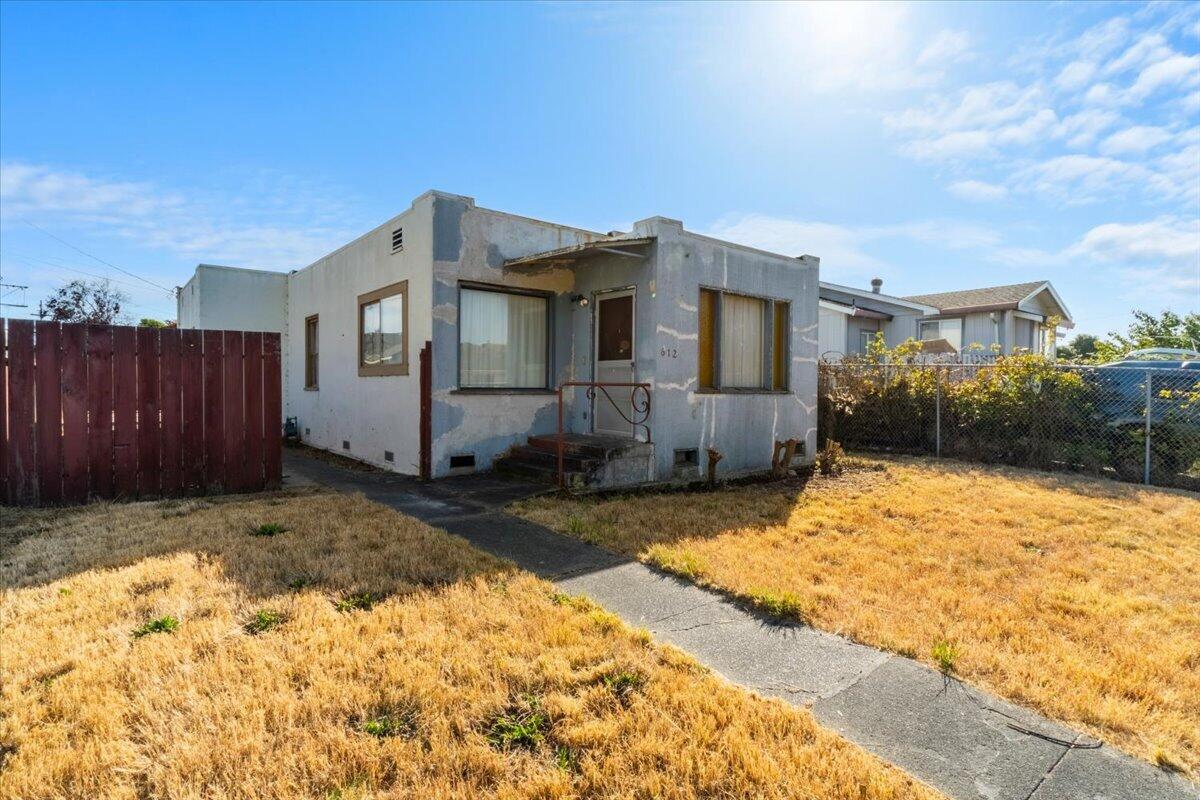 612 Huntoon Street — photo