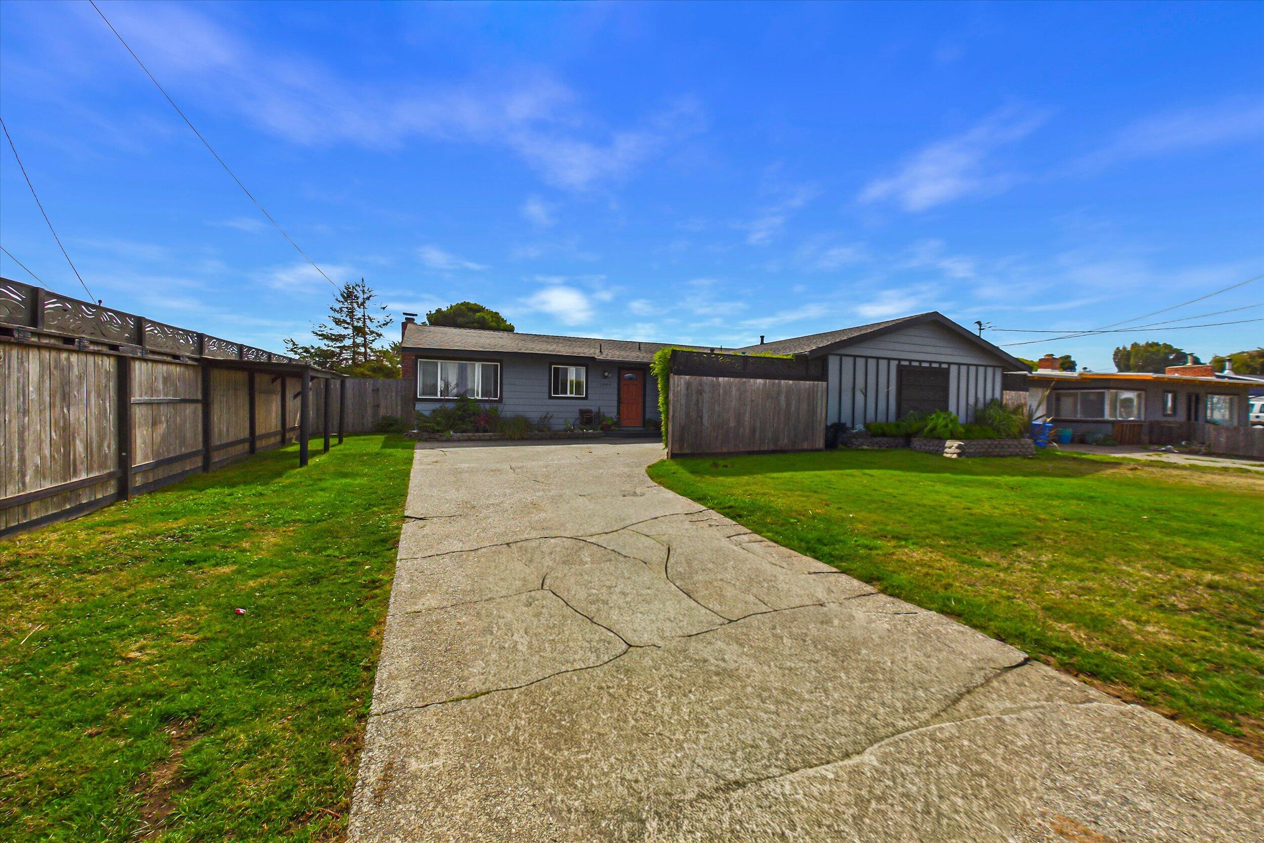 1094 Hiller Road — photo