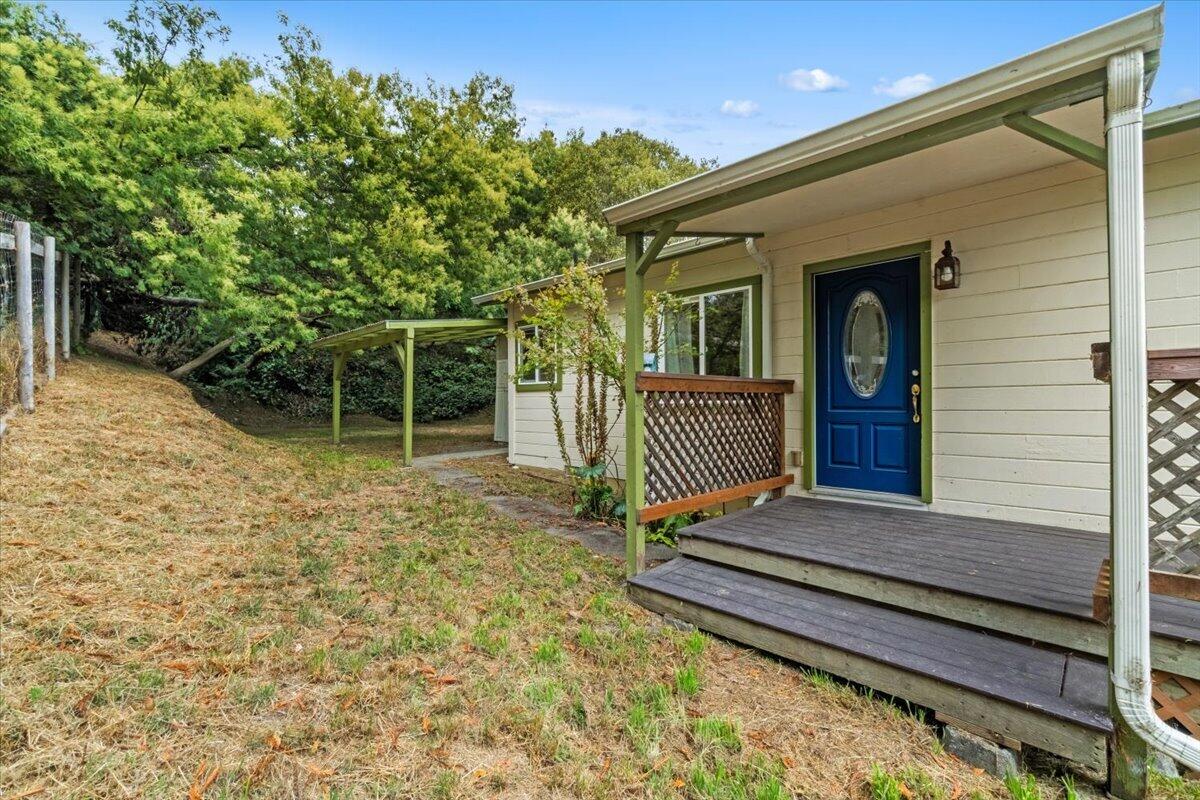 887 Fernbridge Drive — photo