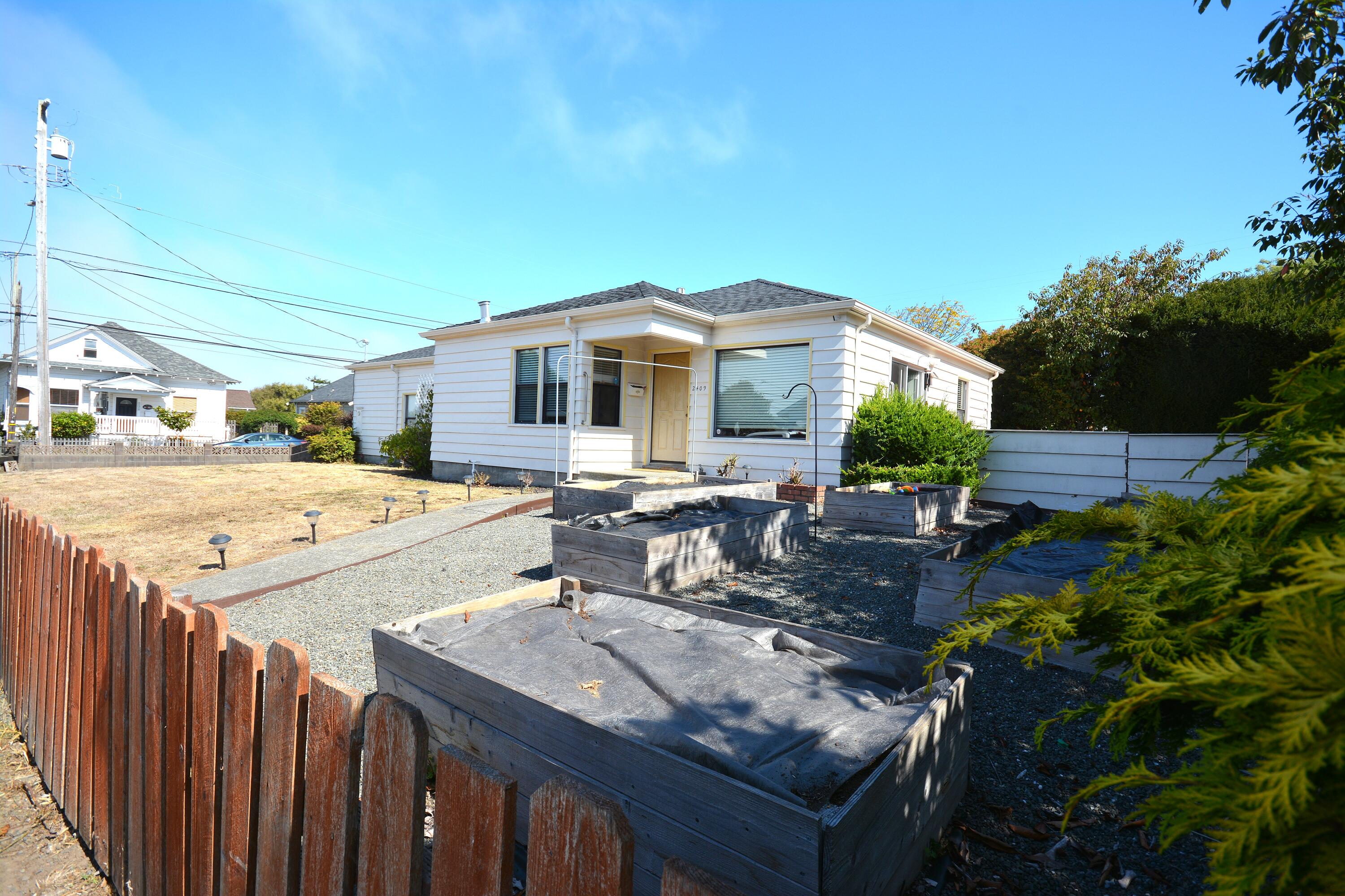 2409 Pine Street — photo