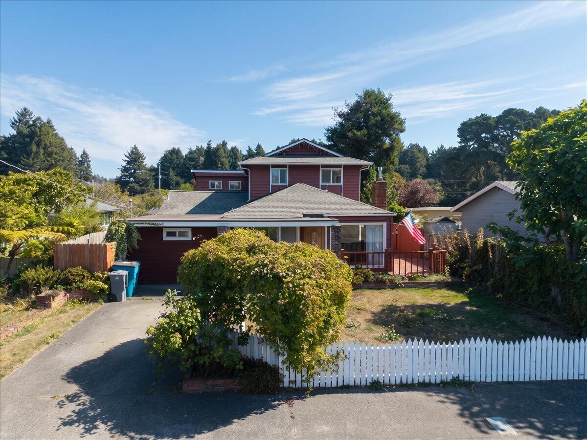 3329 M Street, Eureka, CA 95503 — photo 2