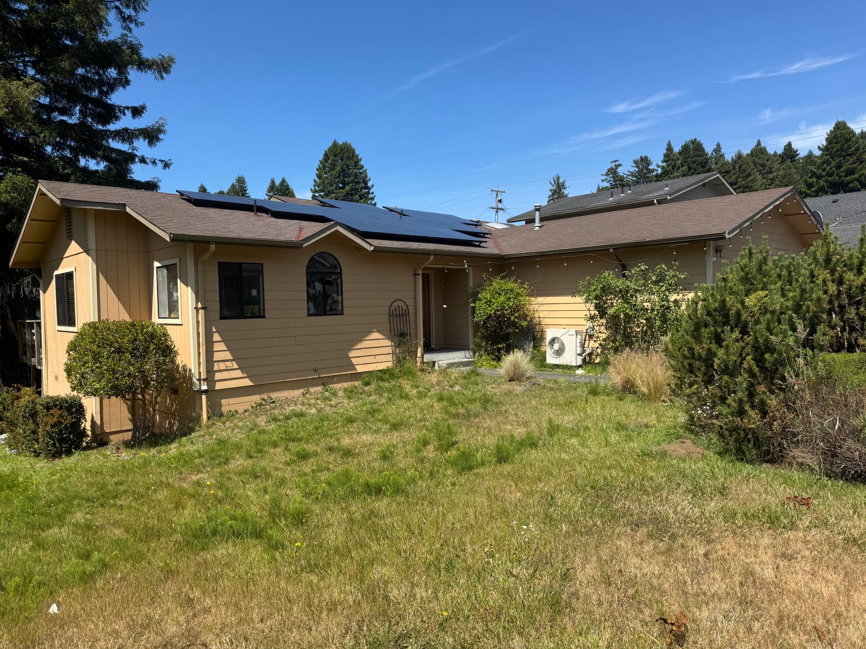 1431 Leslie Road — photo