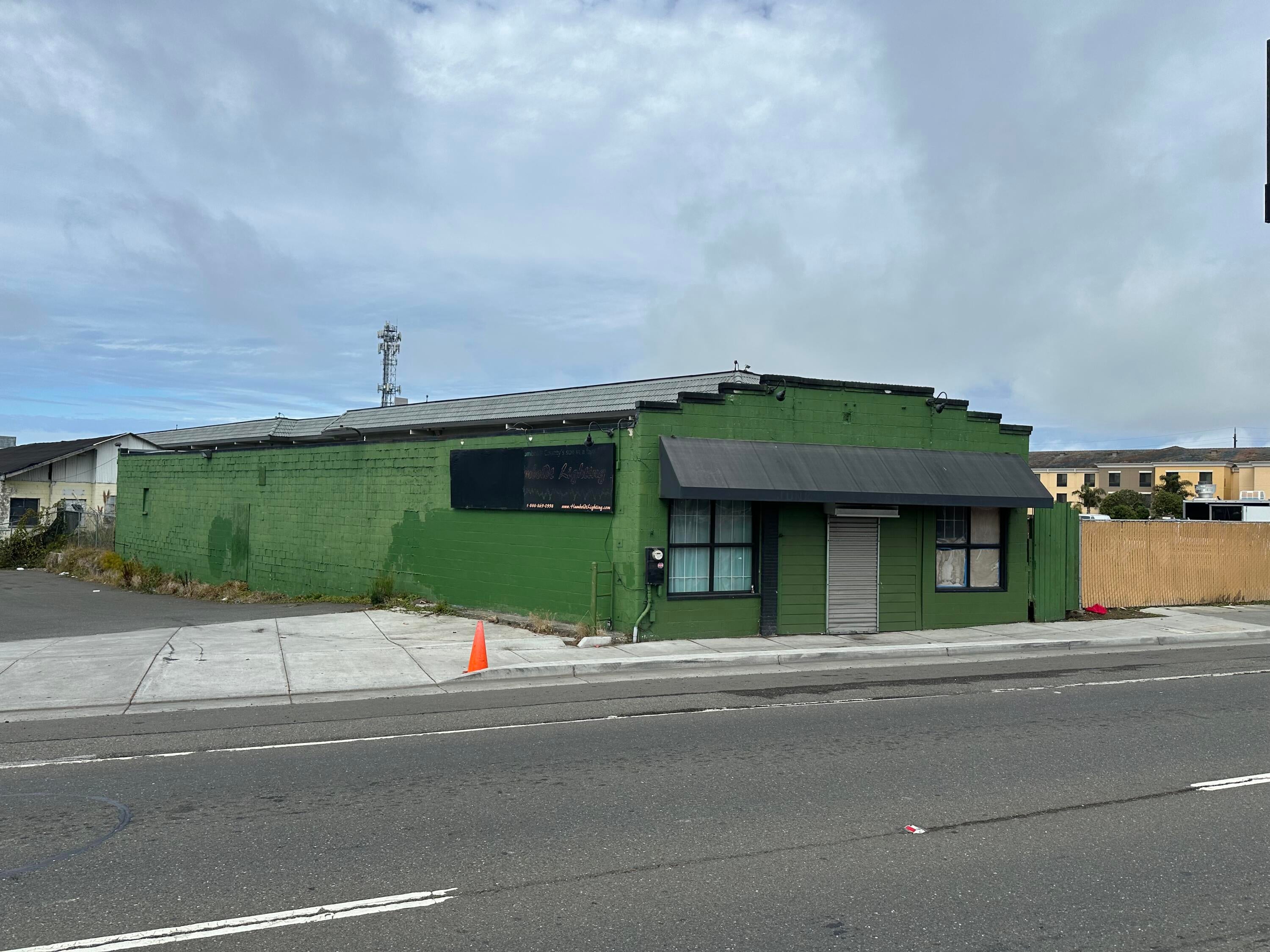 2000 Broadway Street — photo