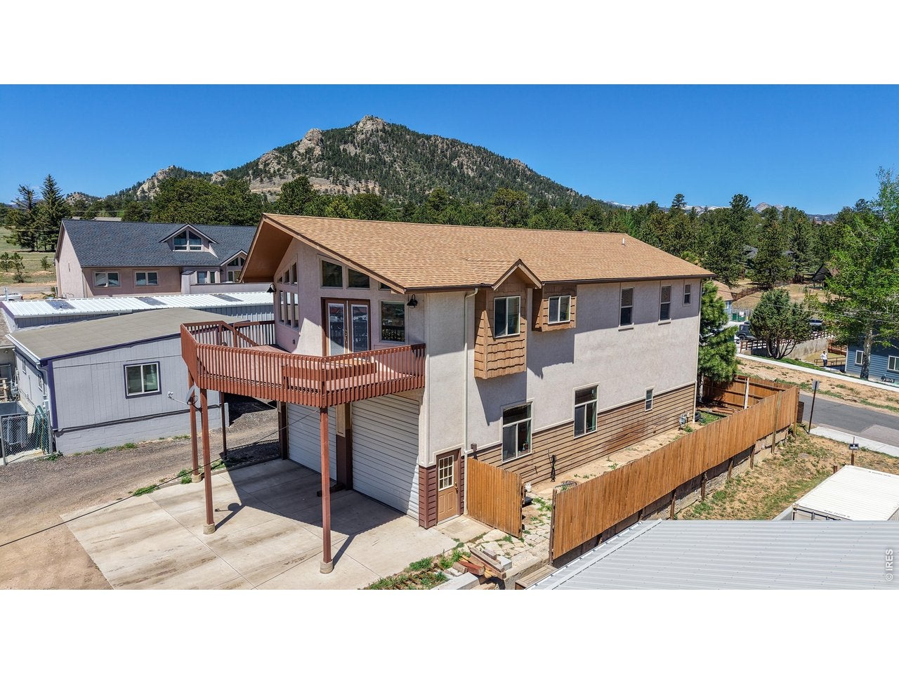 1220 Acacia Dr — photo