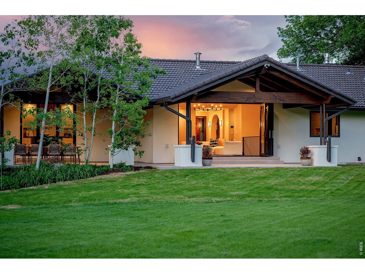 985 Saratoga Ct — photo