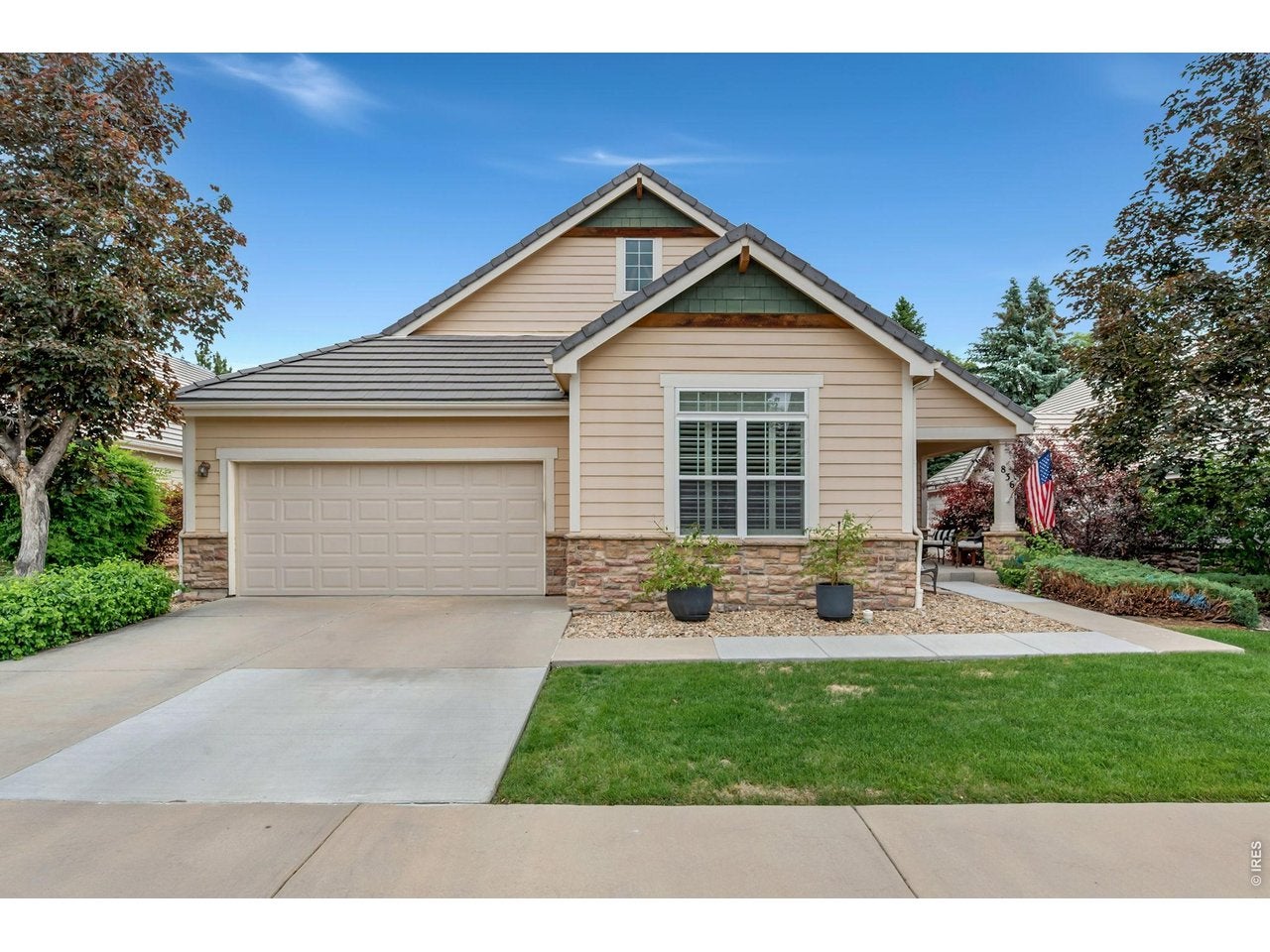 836 Windflower Dr — photo