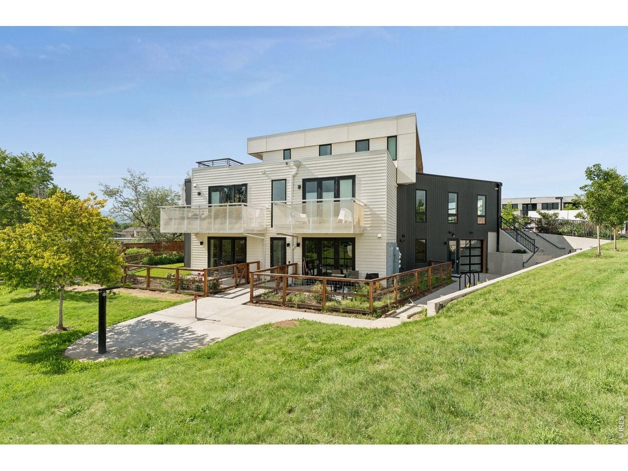 3261 Airport Rd D-102 — photo