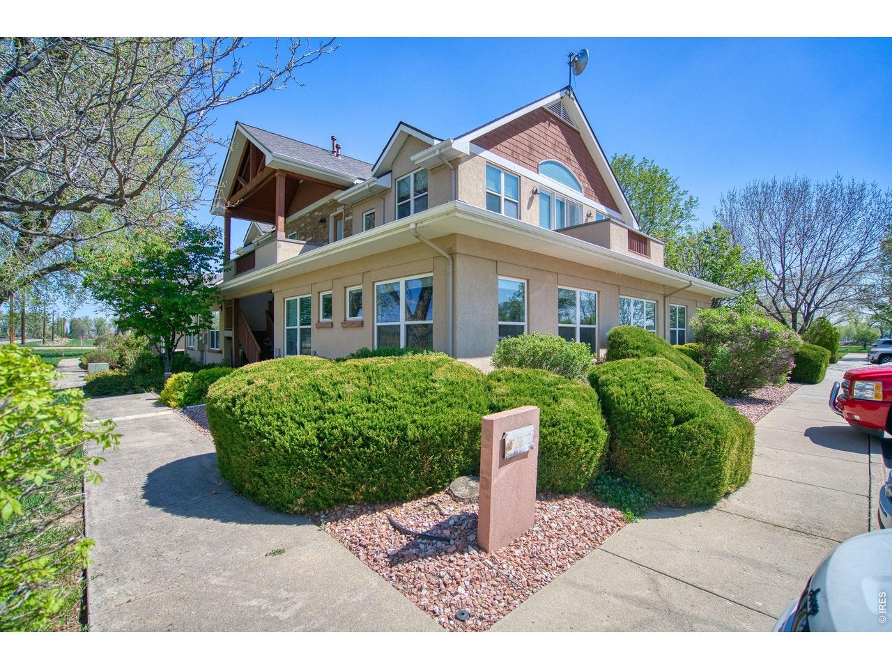 7101 La Vista Pl 200 — photo