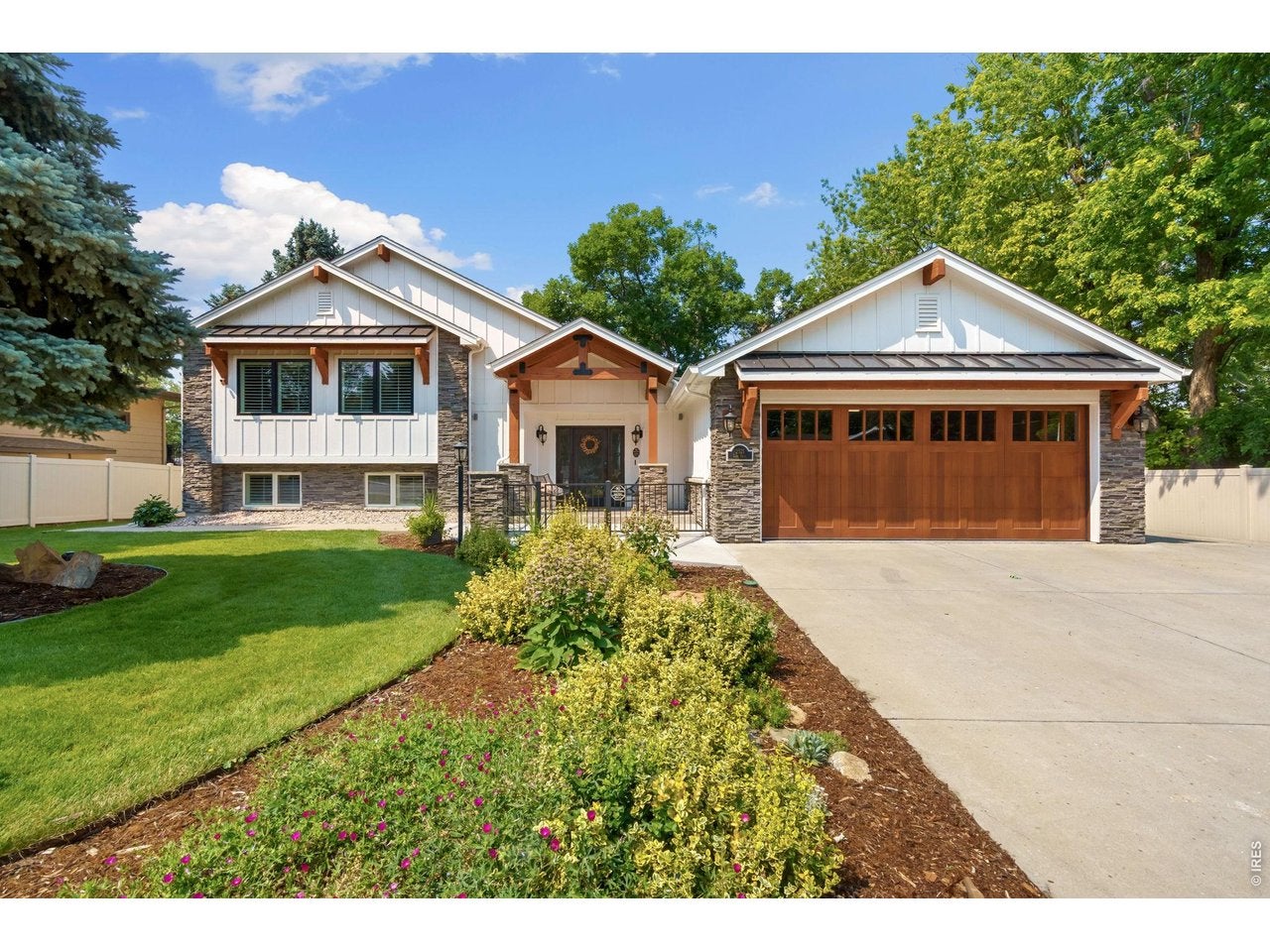 2521 Lake Dr — photo