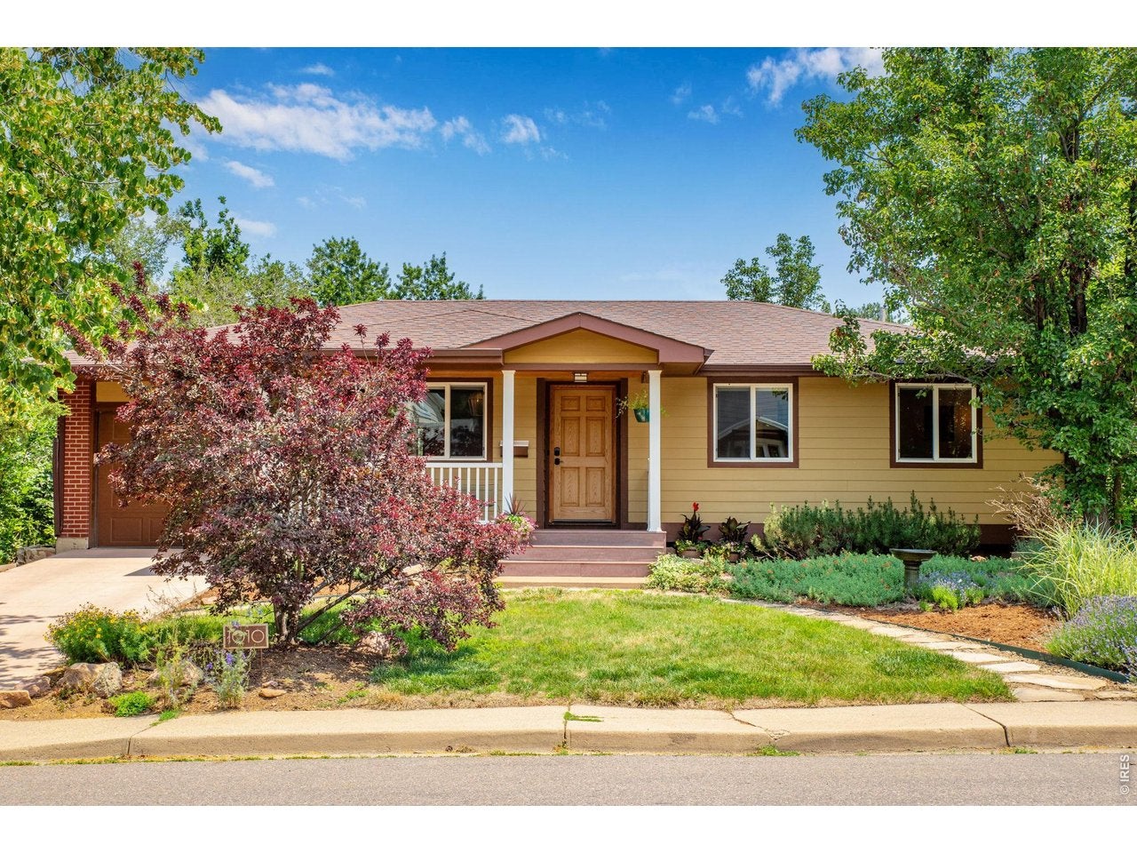 1010 Hartford Dr — photo