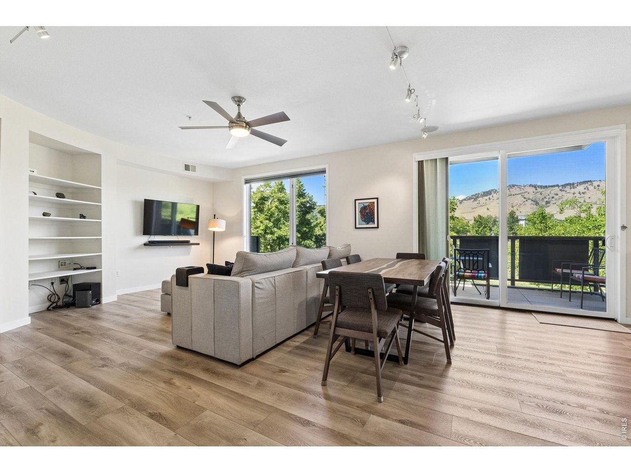 4650 Holiday Dr 201 — photo