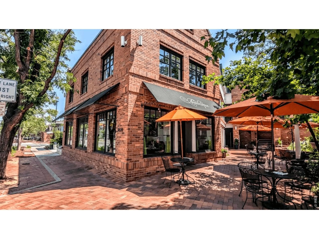 1634 Walnut St — photo