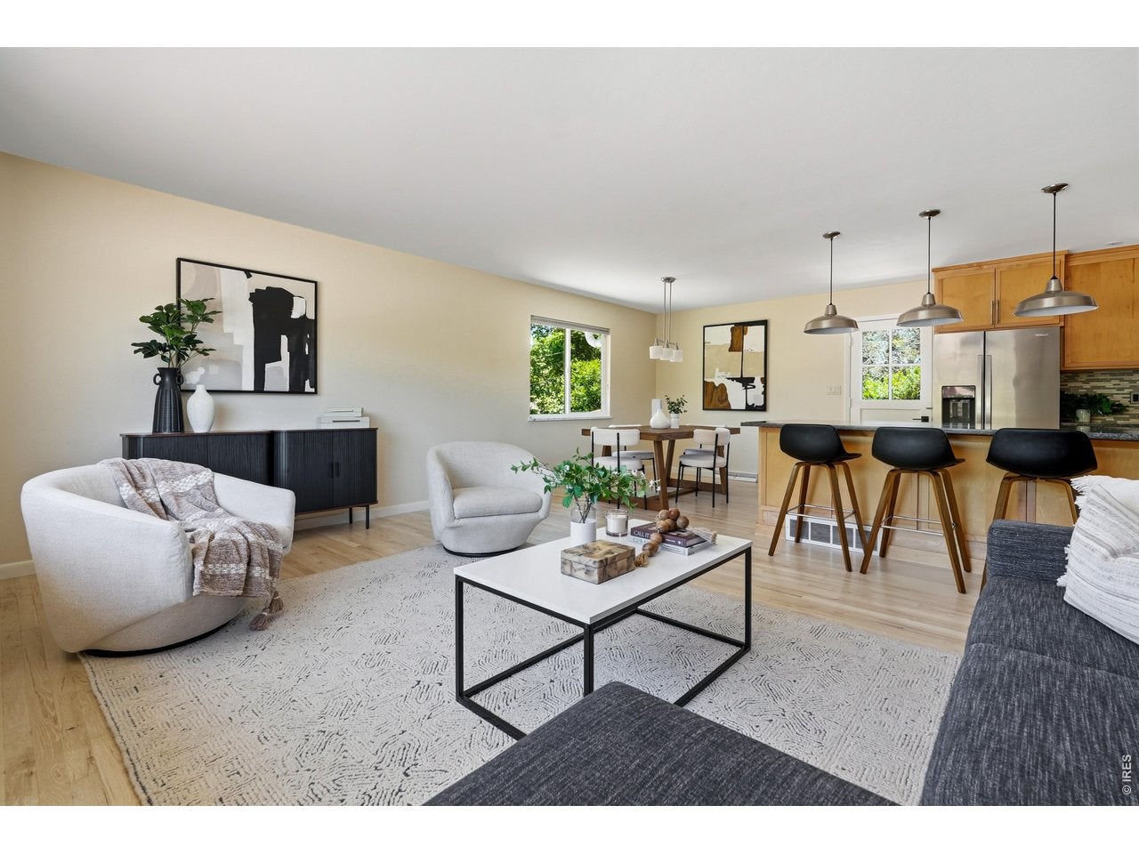 720 Gillaspie Dr — photo
