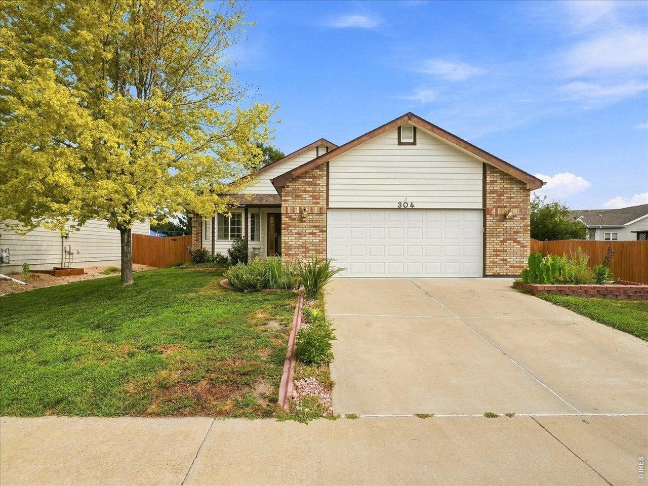 304 Tuckaway Ct — photo