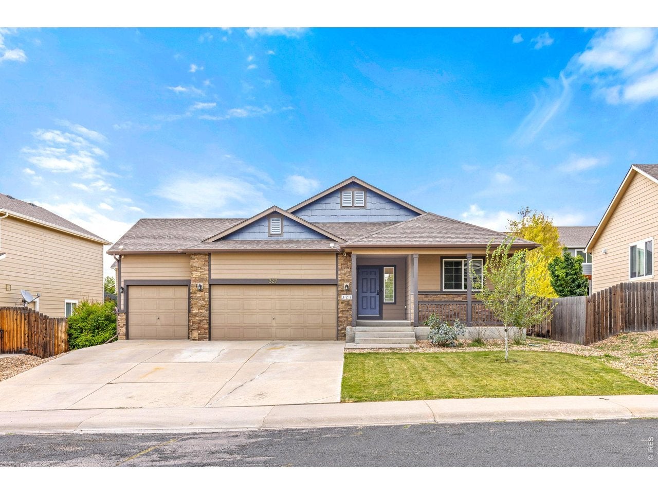327 Fossil Dr — photo