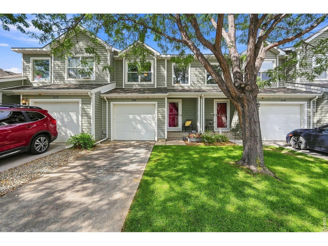 1684 Oak Creek Dr — photo