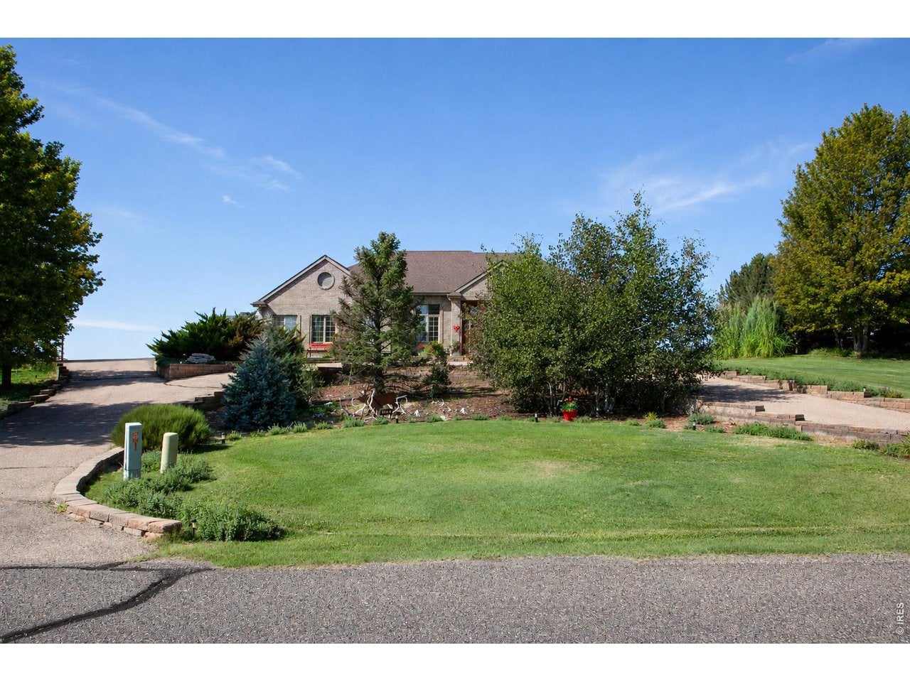 114 Hillside Dr — photo