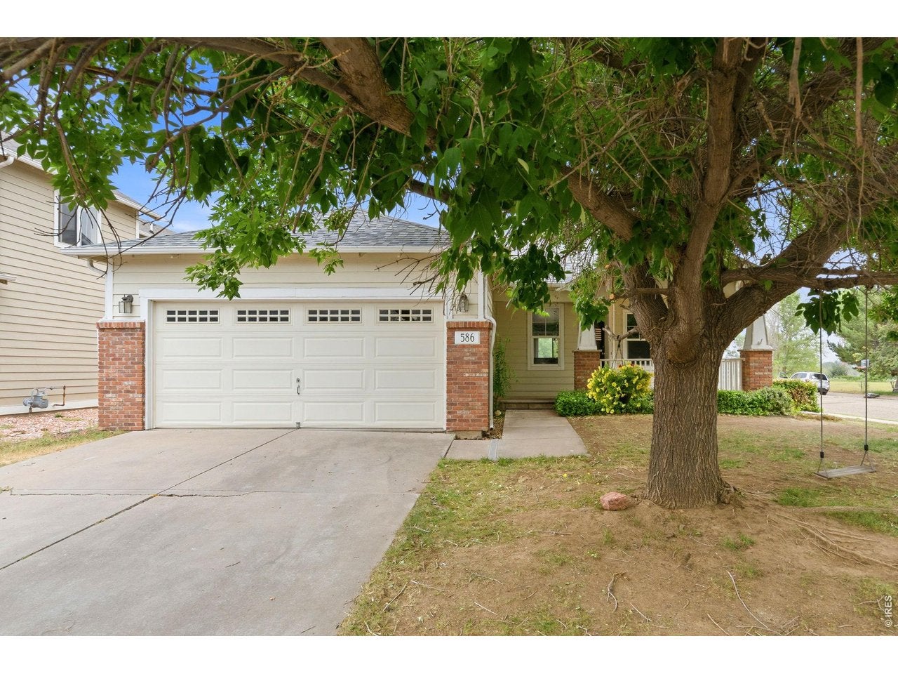 586 Magpie Dr — photo