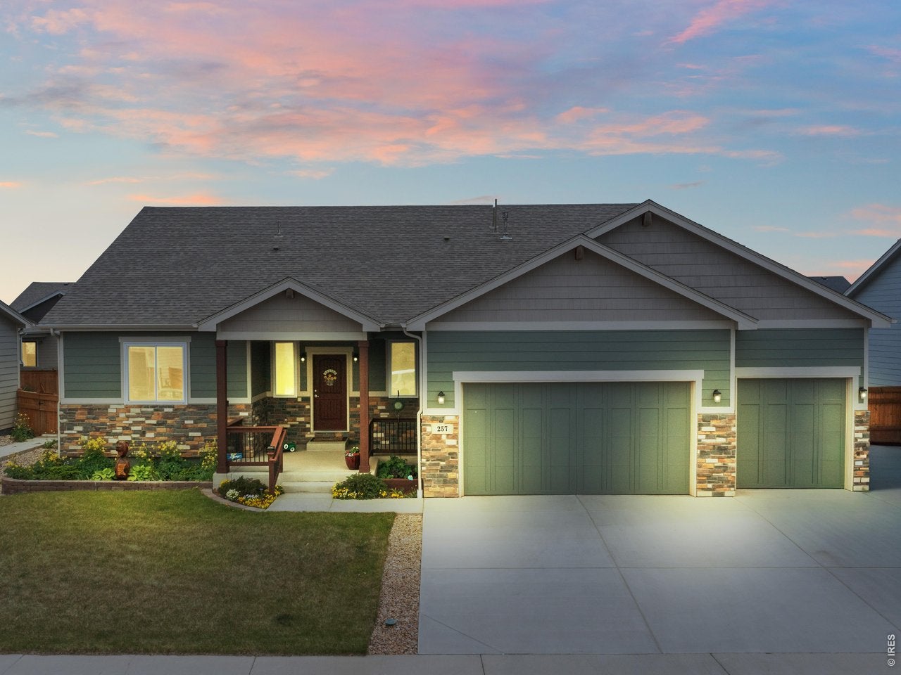 257 Hillspire Dr — photo