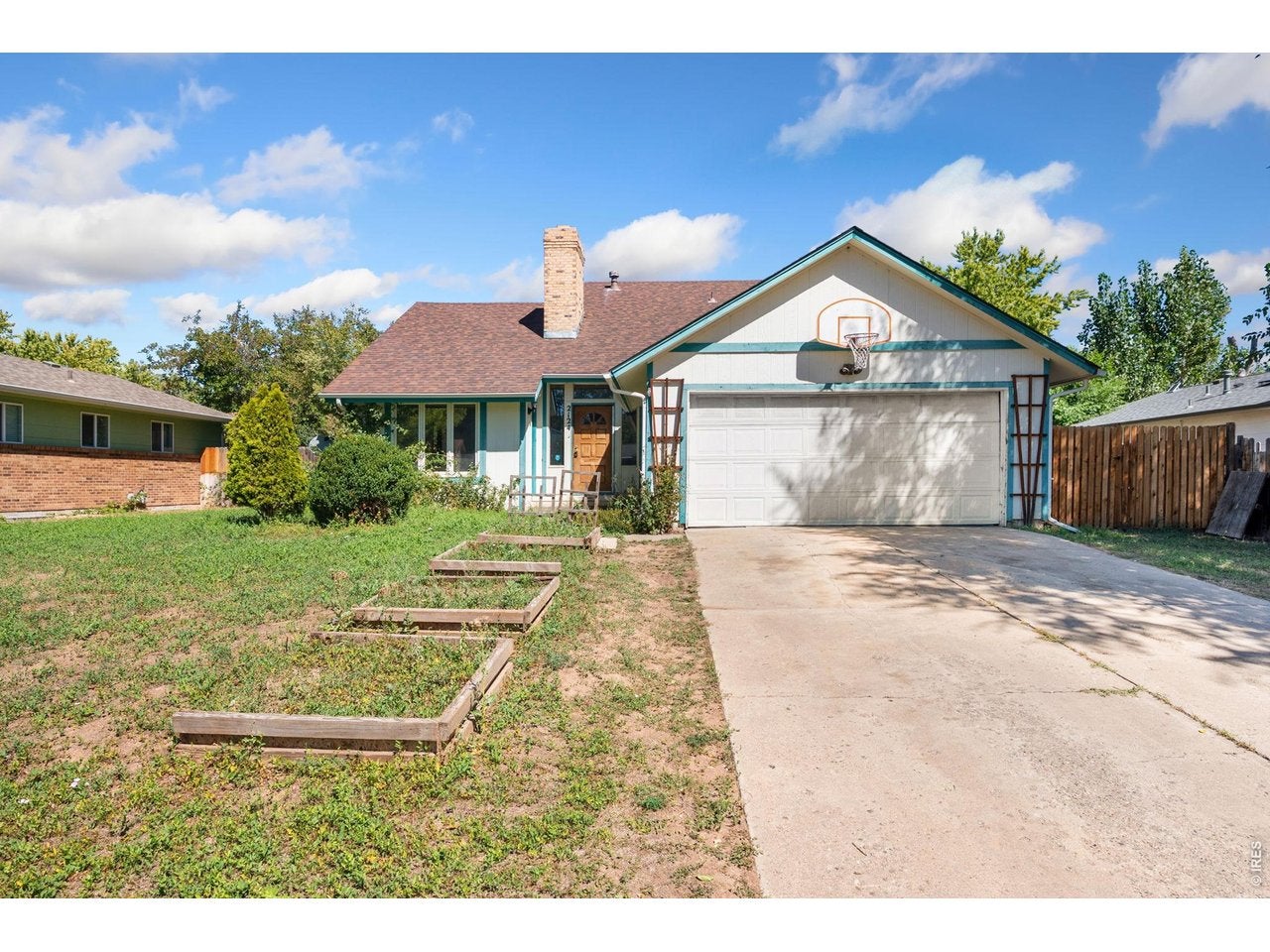 2124 Ayrshire Dr — photo
