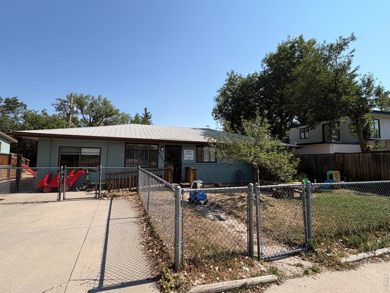 3695 Martin Dr — photo