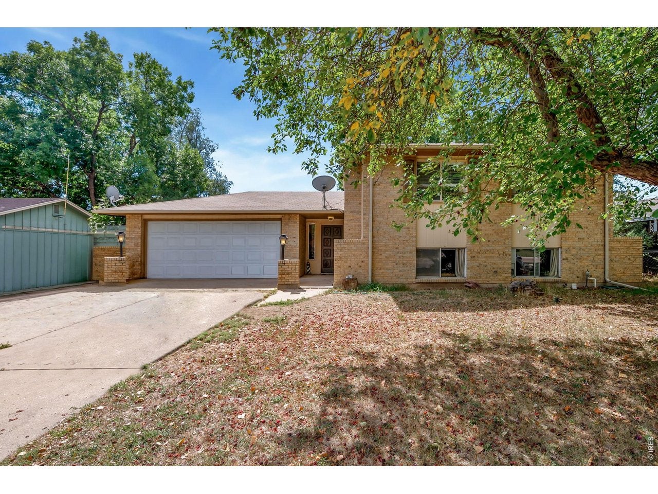 325 E Swallow Rd — photo