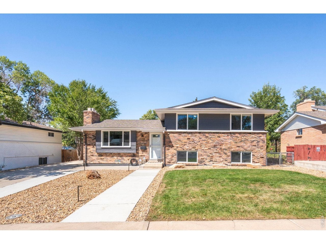 1055 W 7th Ave Dr — photo
