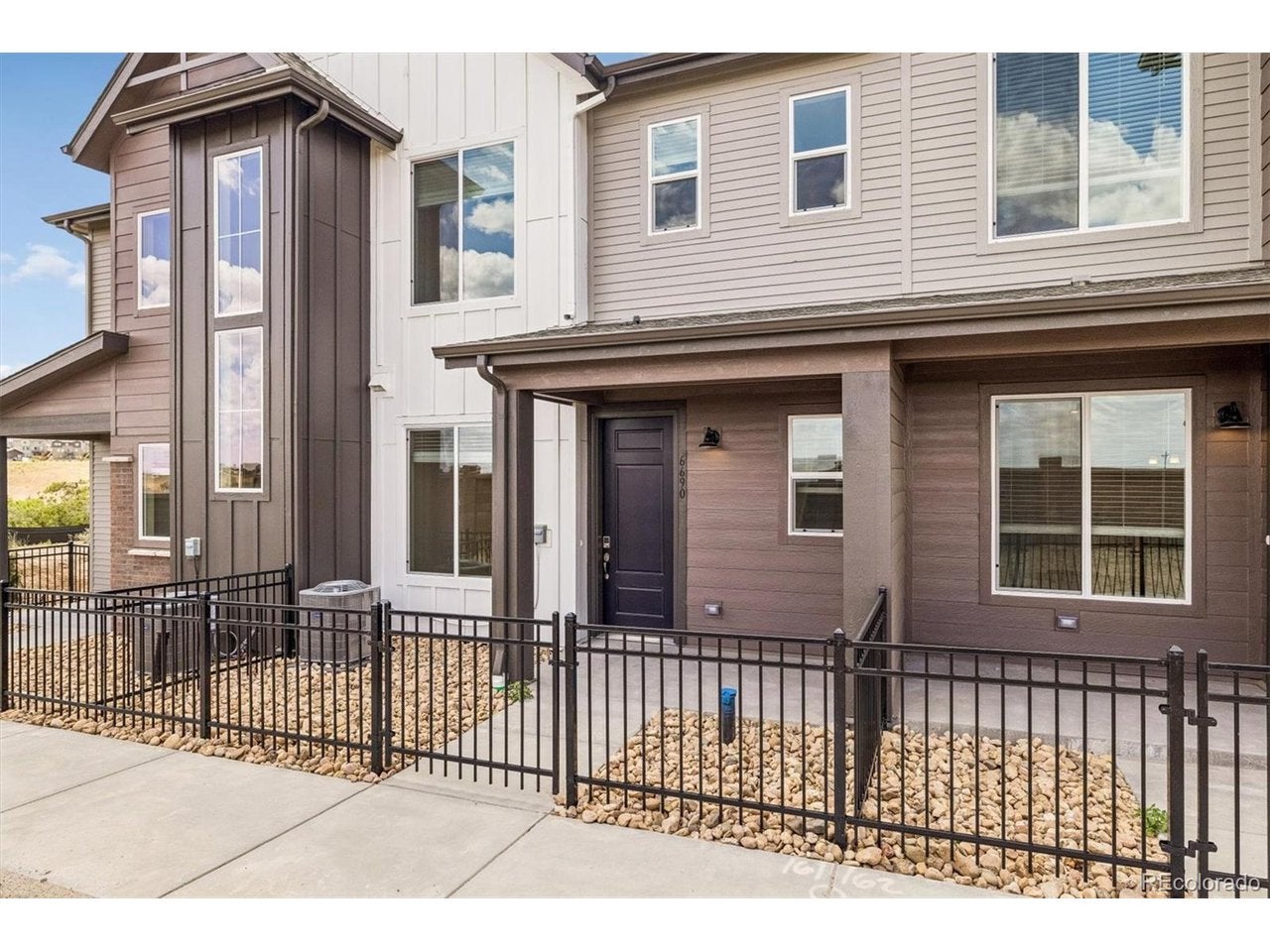 6690 Merseyside Ln — photo