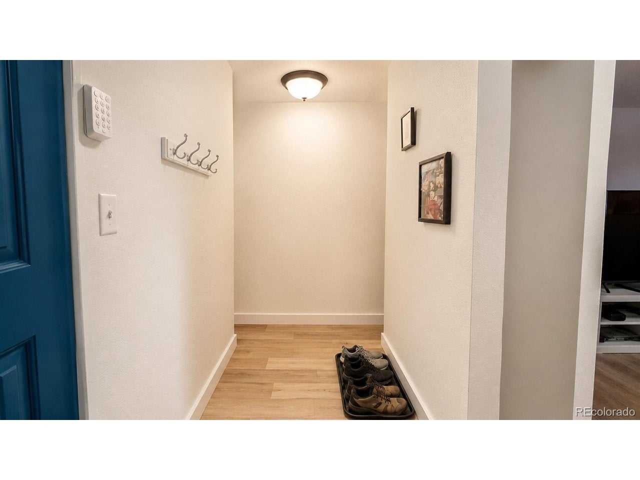 2325 S Linden Ct 300 — photo