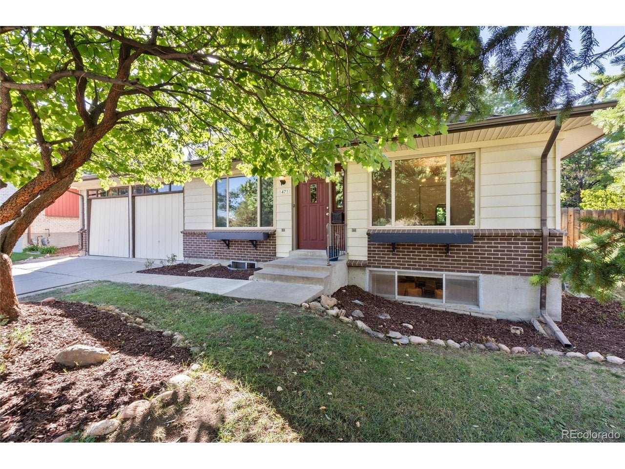 1471 S Welch Ct — photo