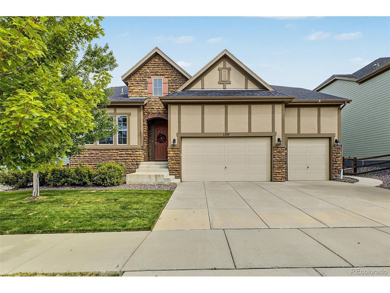 1207 Sandstone Cir — photo