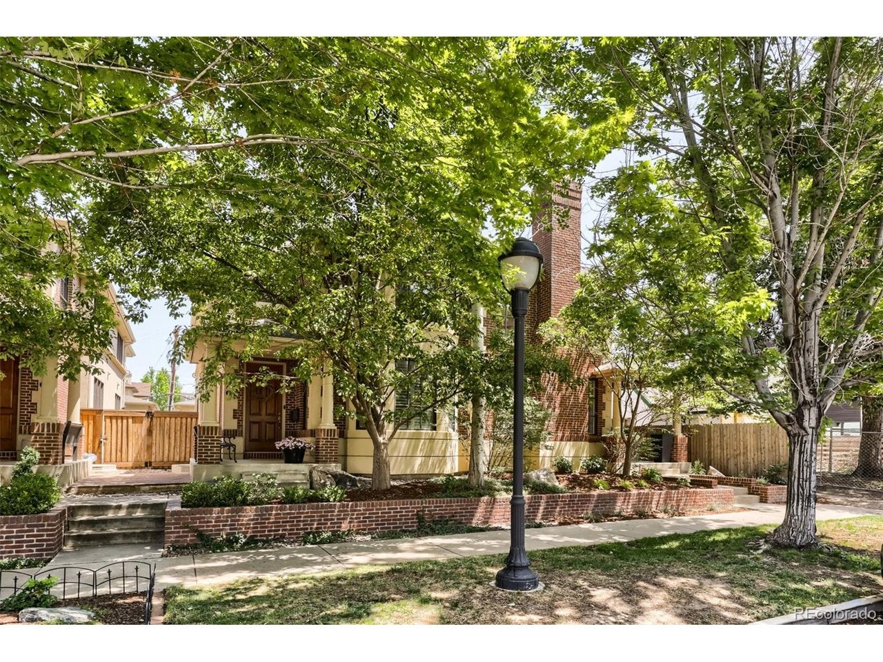 10 S Madison St — photo