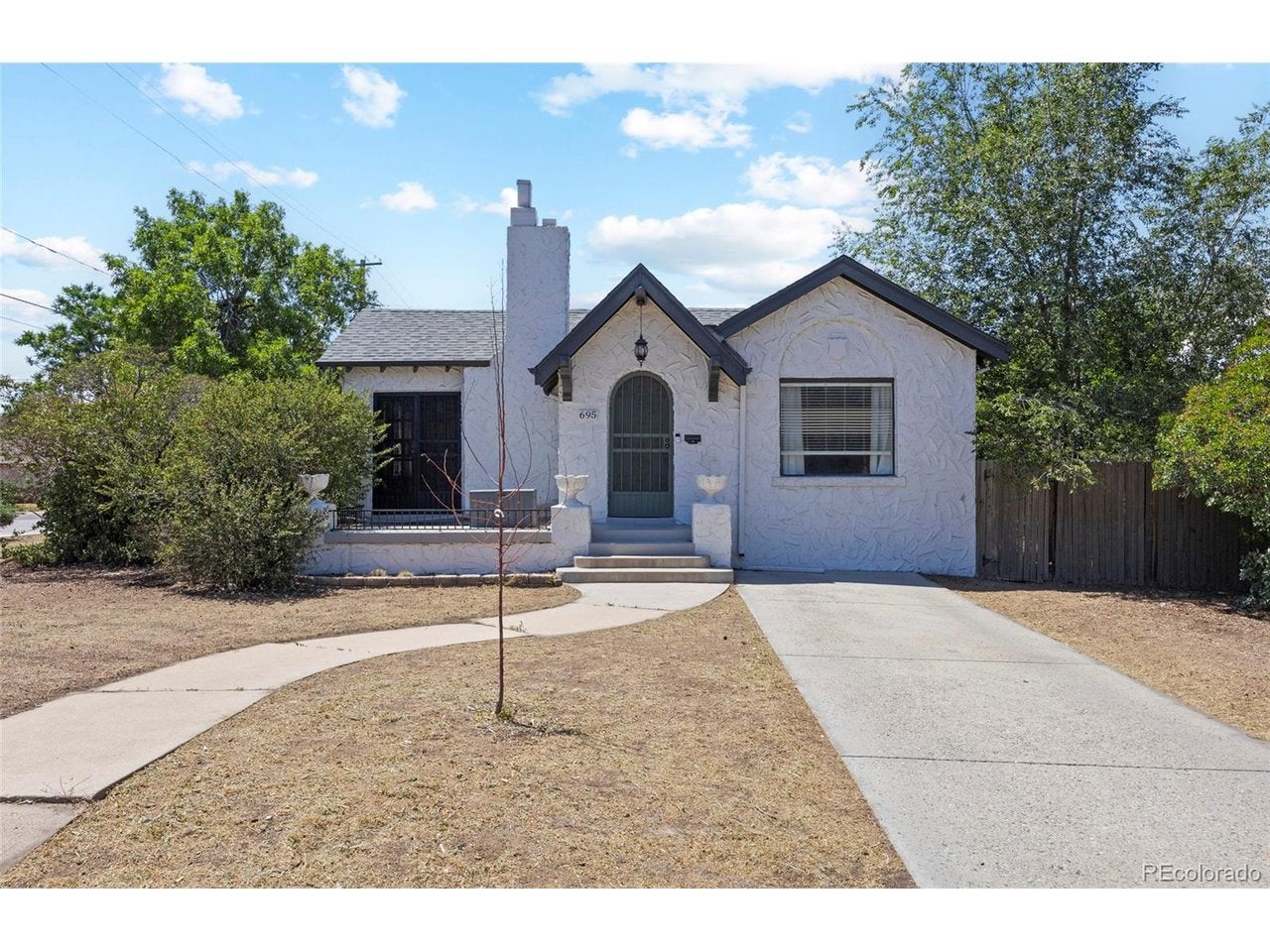 695 S Dale Ct — photo