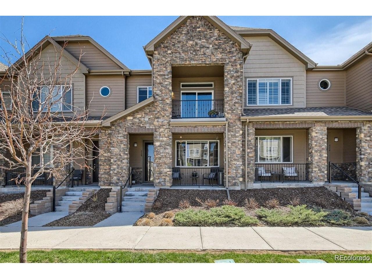 518 E Dry Creek Pl — photo