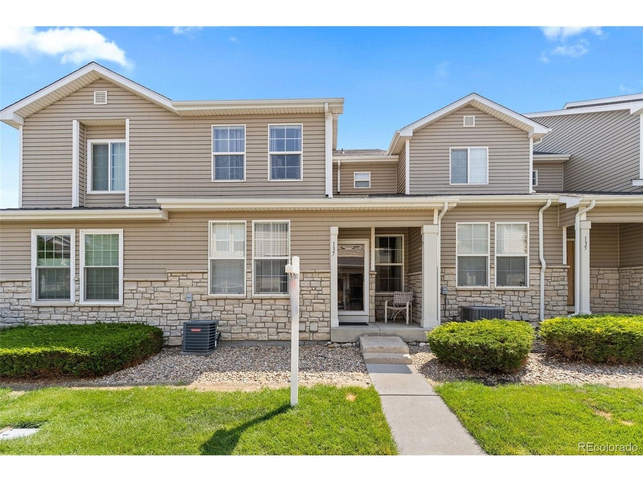 137 Foxglove Dr — photo