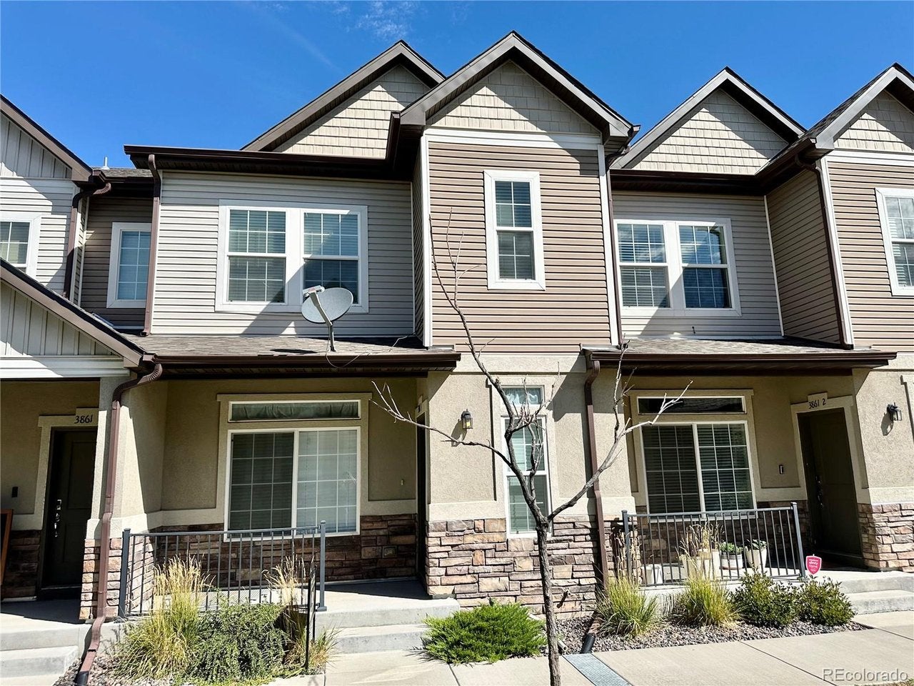 3861 N Himalaya Rd 3 — photo