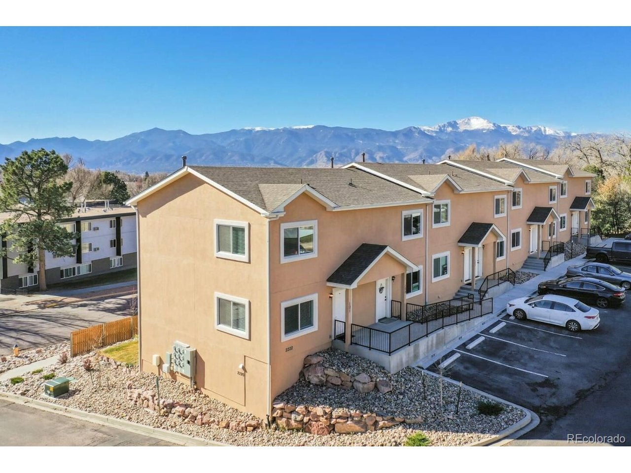 2220 E La Salle St 107 — photo