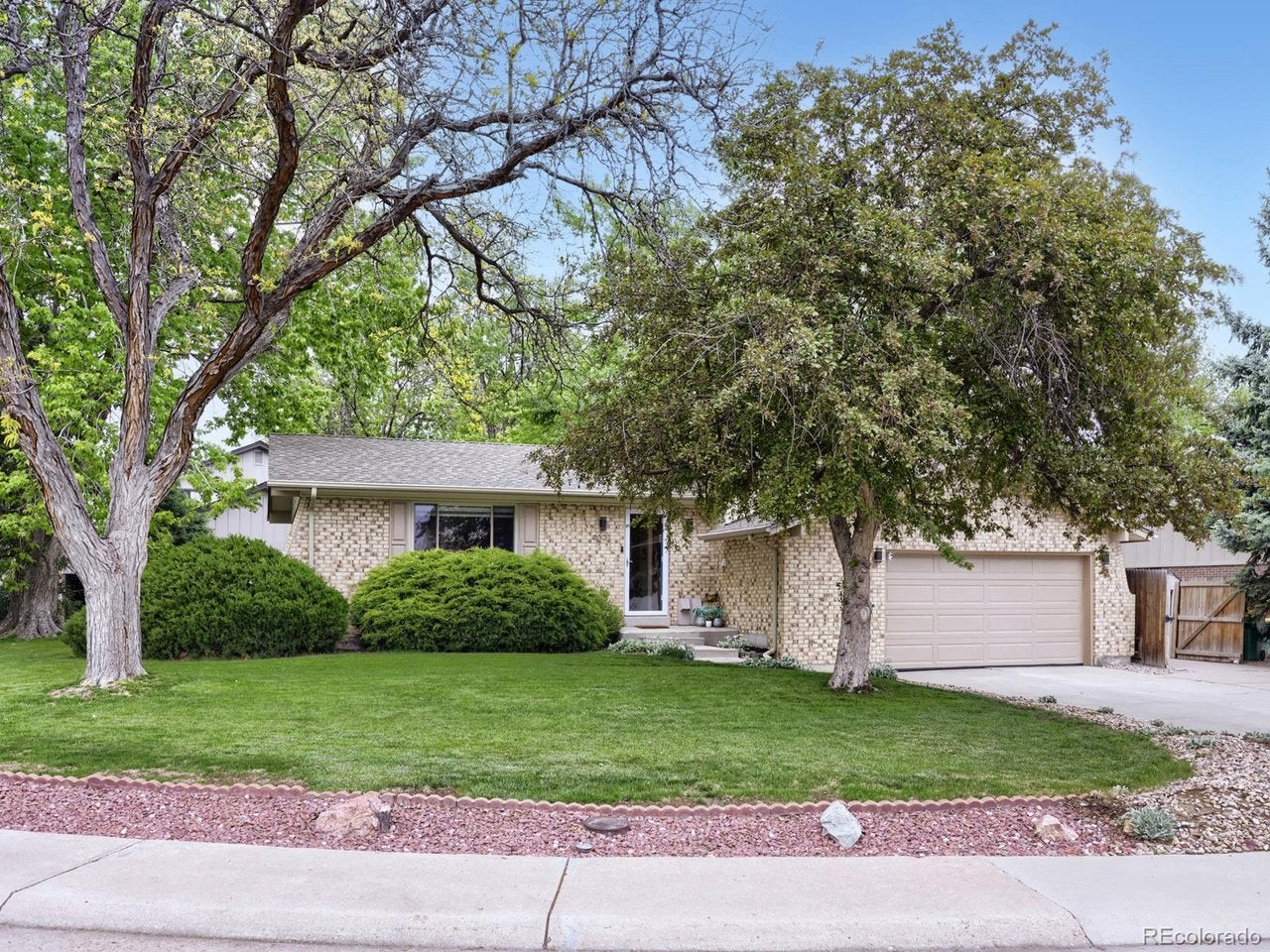 9093 W Warren Dr — photo