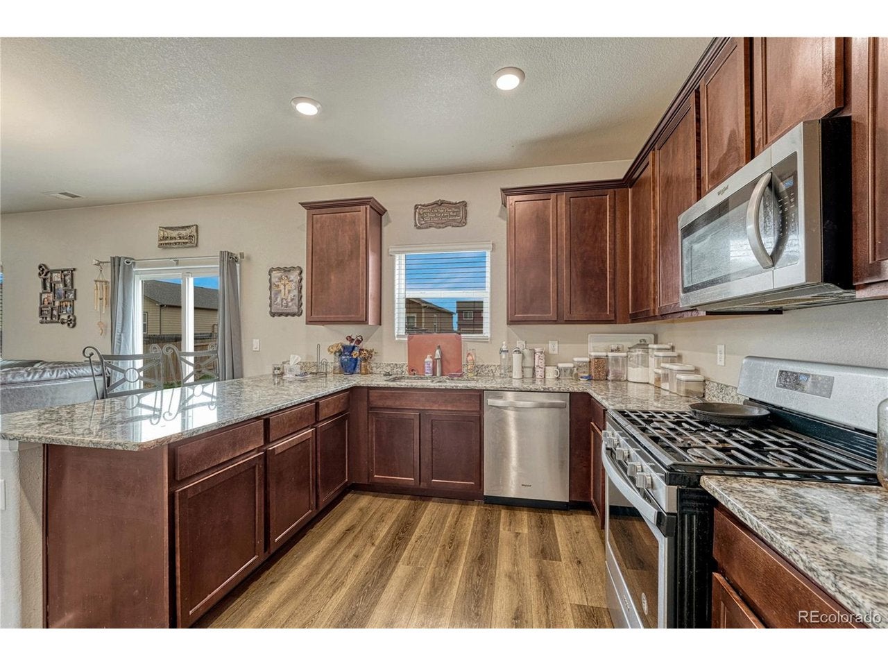7265 Ellingwood Ave — photo