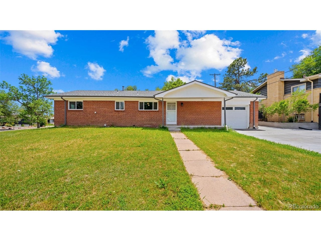 1001 Parkview Blvd — photo