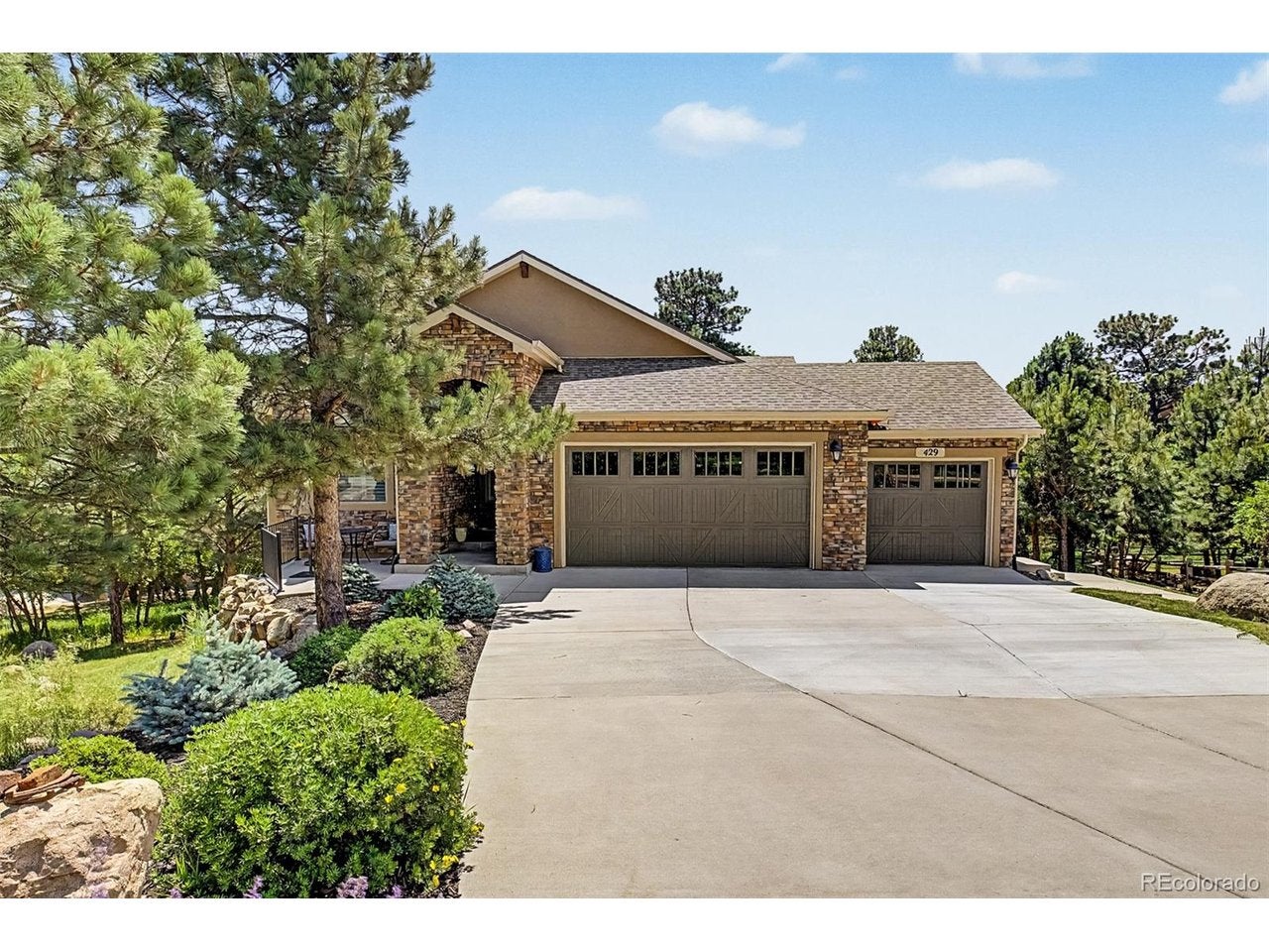 429 Stone Cottage Grv — photo