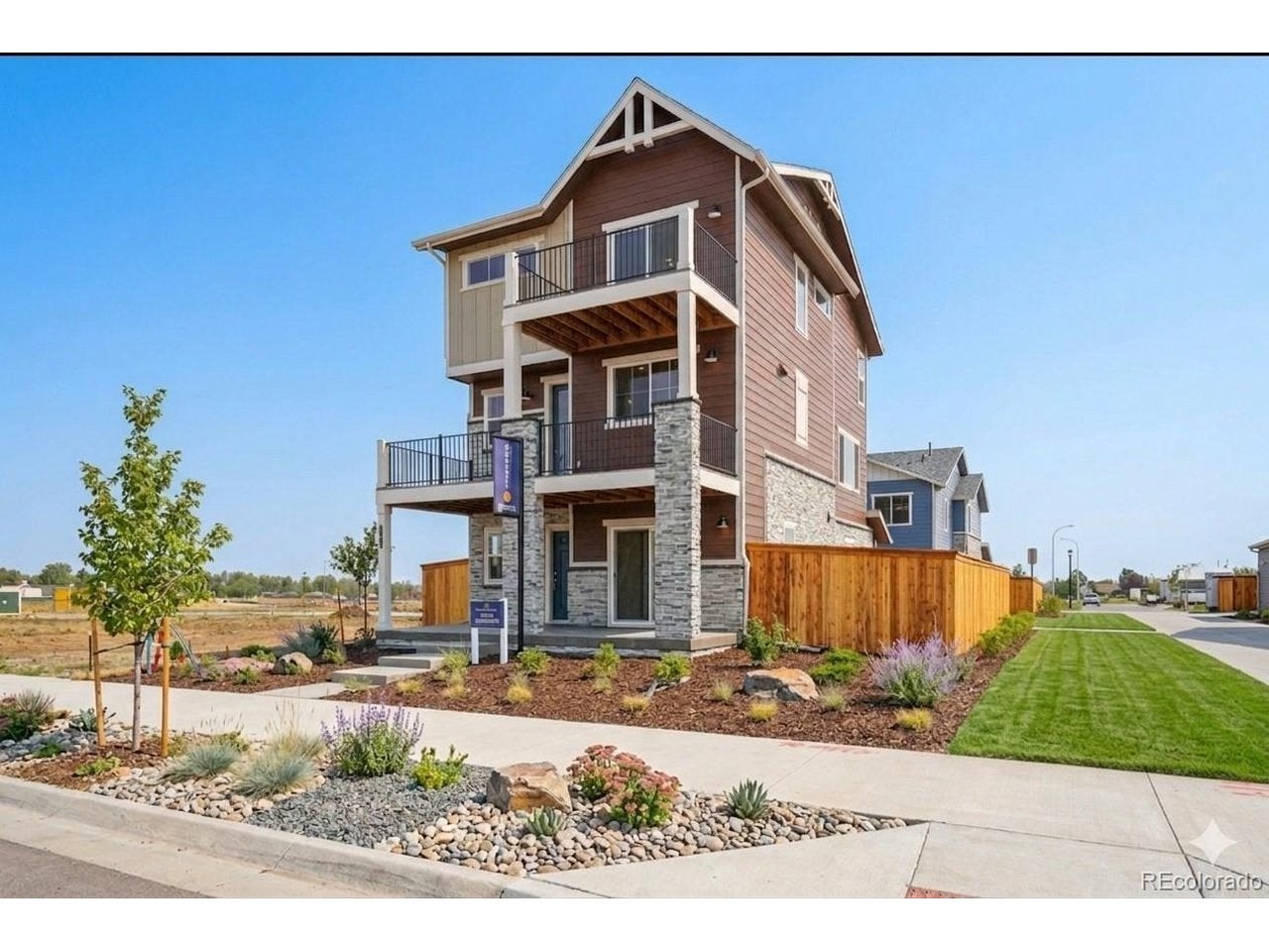 8671 Irving St — photo
